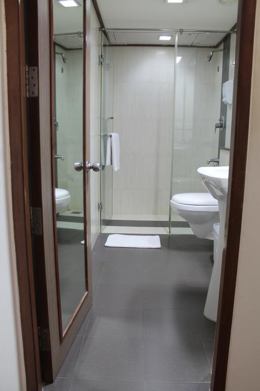 The Lotus Apartment Hotel, Venkatraman Street Chennai Exterior photo