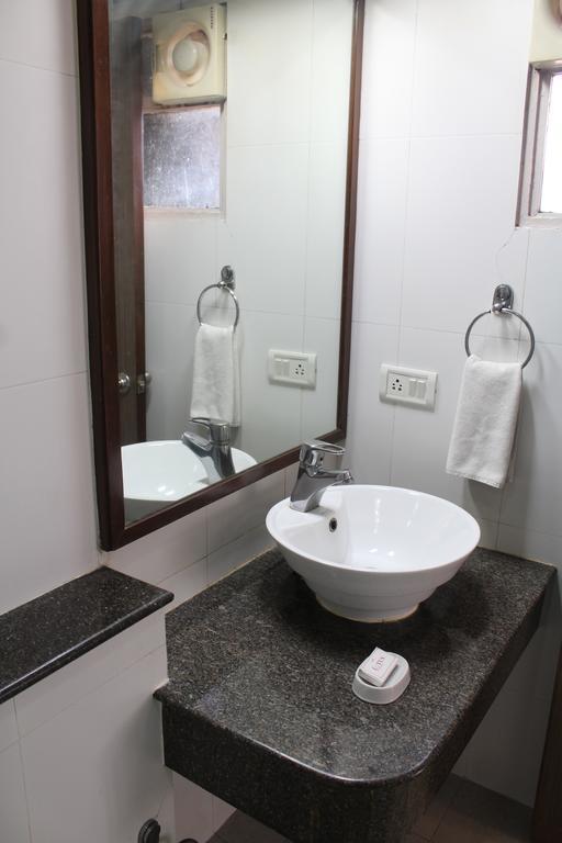 The Lotus Apartment Hotel, Venkatraman Street Chennai Exterior photo