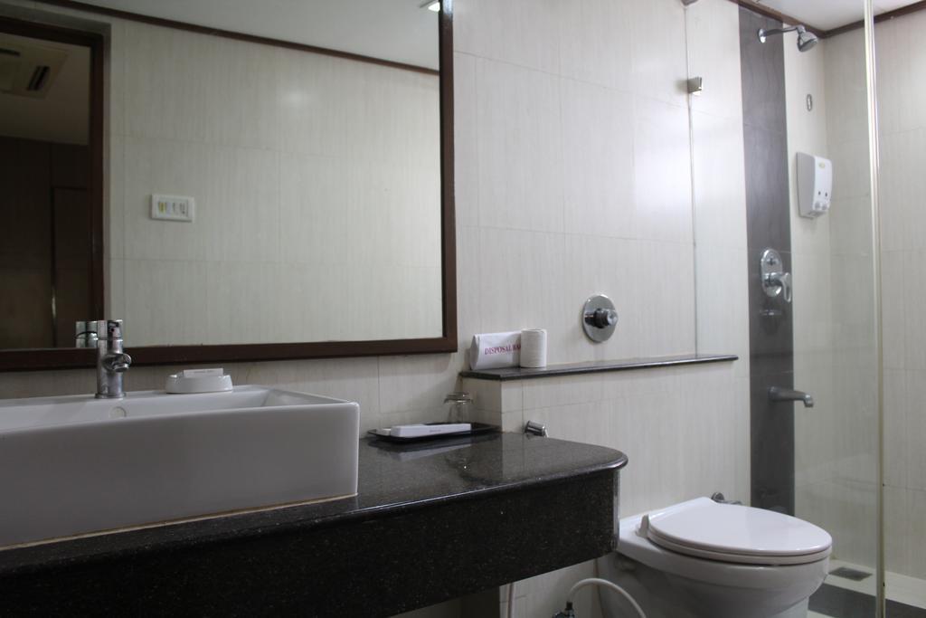 The Lotus Apartment Hotel, Venkatraman Street Chennai Exterior photo