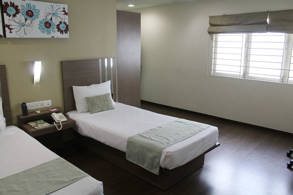 The Lotus Apartment Hotel, Venkatraman Street Chennai Exterior photo