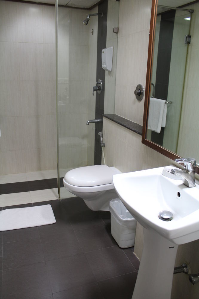 The Lotus Apartment Hotel, Venkatraman Street Chennai Exterior photo