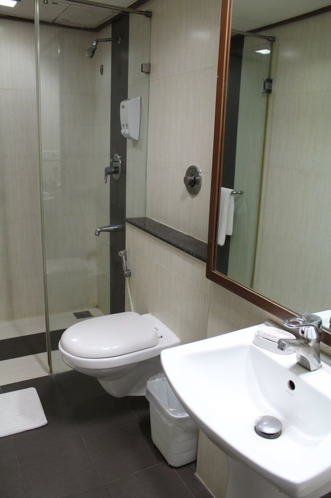 The Lotus Apartment Hotel, Venkatraman Street Chennai Exterior photo