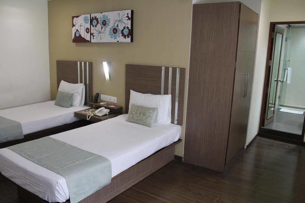 The Lotus Apartment Hotel, Venkatraman Street Chennai Exterior photo